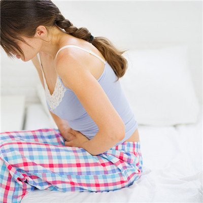 What symptom does pregnant 8 days have?